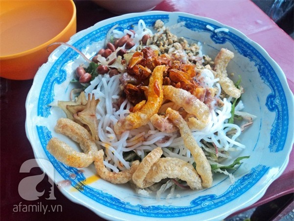 Thưởng thức ẩm thực xứ Huế trên vỉa hè Sài Gòn 2