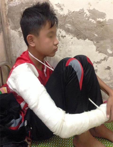 vu thay giao danh hoc sinh bo bot: 2 benh vien 