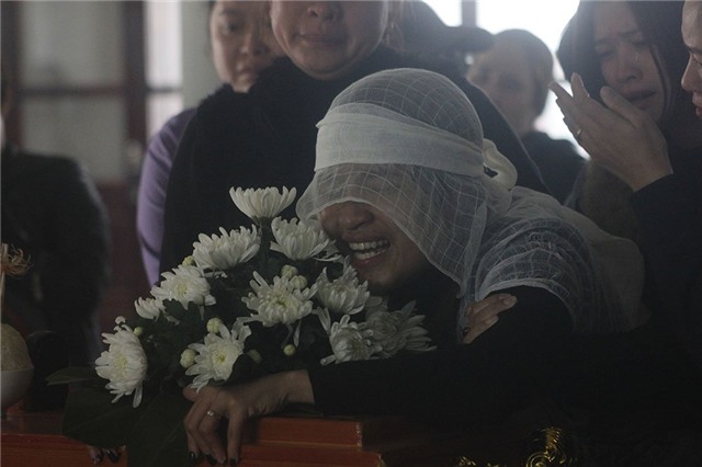 xe Camry gây tai nạn, xe Camry đâm chết 3 người, tai nạn giao thông, Long Biên, Ái Mộ