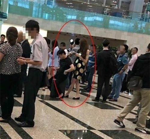 Điểm lại những khoảnh khắc Hà Hồ cùng đại gia kim cương