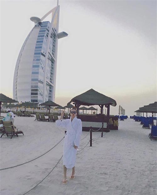 Điểm lại những khoảnh khắc Hà Hồ cùng đại gia kim cương