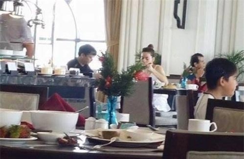 Điểm lại những khoảnh khắc Hà Hồ cùng đại gia kim cương