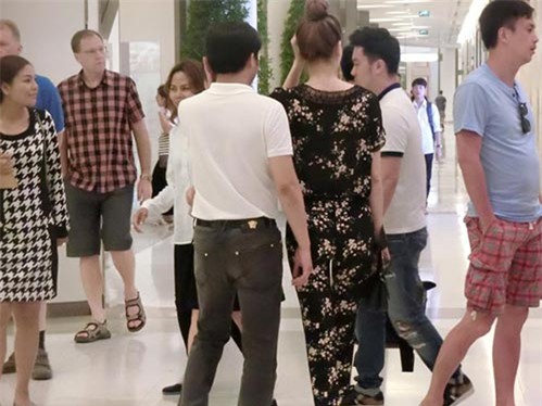 Điểm lại những khoảnh khắc Hà Hồ cùng đại gia kim cương