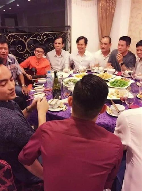 Điểm lại những khoảnh khắc Hà Hồ cùng đại gia kim cương