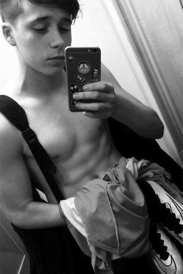 Brooklyn Beckham trên con đường trở thành ngôi sao hạng xoàng - Ảnh 4.