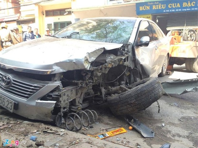 Vụ tai nạn xe Camry: Vô cảm hay nhiệt tình thiếu hiểu biết?