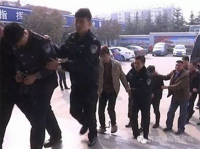 tq: 4 thieu nien oan tu ti xem ai hiep dam truoc hinh anh 2