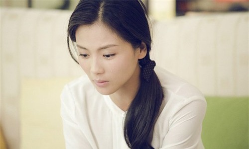 Nghe mẹ chồng chị hùng hổ nói, cô bồ kia tái mét mặt lặng lẽ bỏ đi. Lúc ấy chồng chị vẫn đứng chết trân không nói được câu gì. (ảnh minh họa)