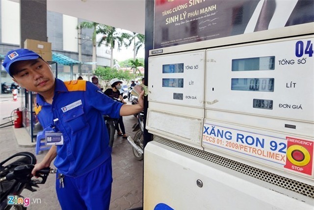 Giá xăng sắp tăng 300 đồng?