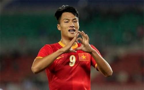 Mạc Hồng Quân, Công Vinh, v.league, chân dài - cầu thủ, Mạc Hồng Quân - Kỳ Hân