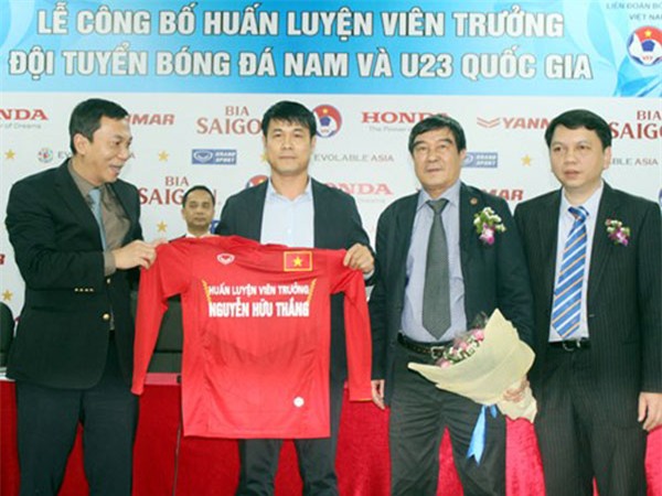 vff ky hop dong voi hlv huu thang: chuong moi cho dtqg? hinh anh 1