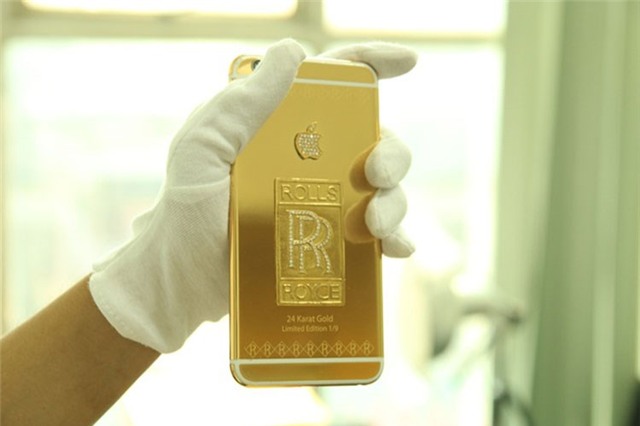 Chủ xe Rolls-Royce Việt Nam, dát vàng ròng lên điện thoại