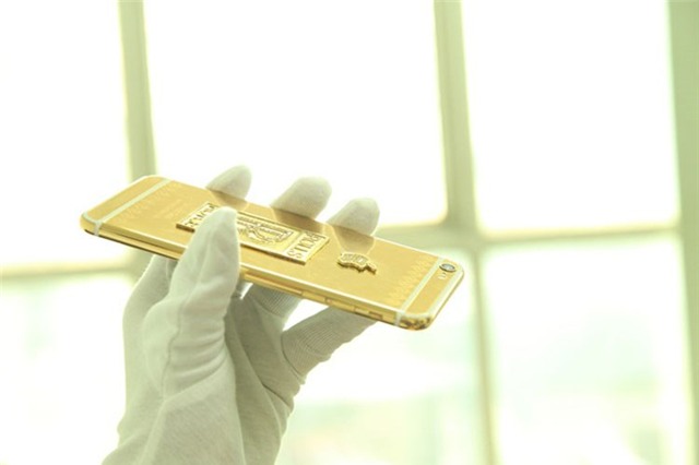 Chủ xe Rolls-Royce Việt Nam, dát vàng ròng lên điện thoại