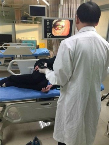 tq: buc vo, chong nuot chung dinh dai 15cm hinh anh 2