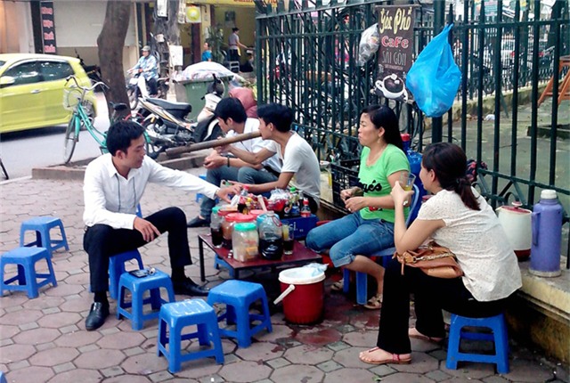 quán trà đá, bán trà đá, vỉa hè, sinh viên, khởi nghiệp, thất nghiệp