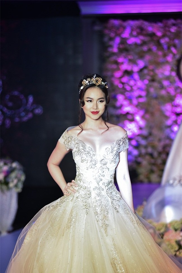 1001 vay ao goi cam "cop mac" dinh ngoc diep hinh anh 7