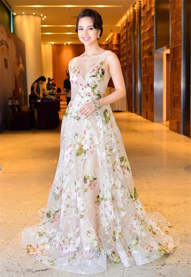 1001 vay ao goi cam "cop mac" dinh ngoc diep hinh anh 8