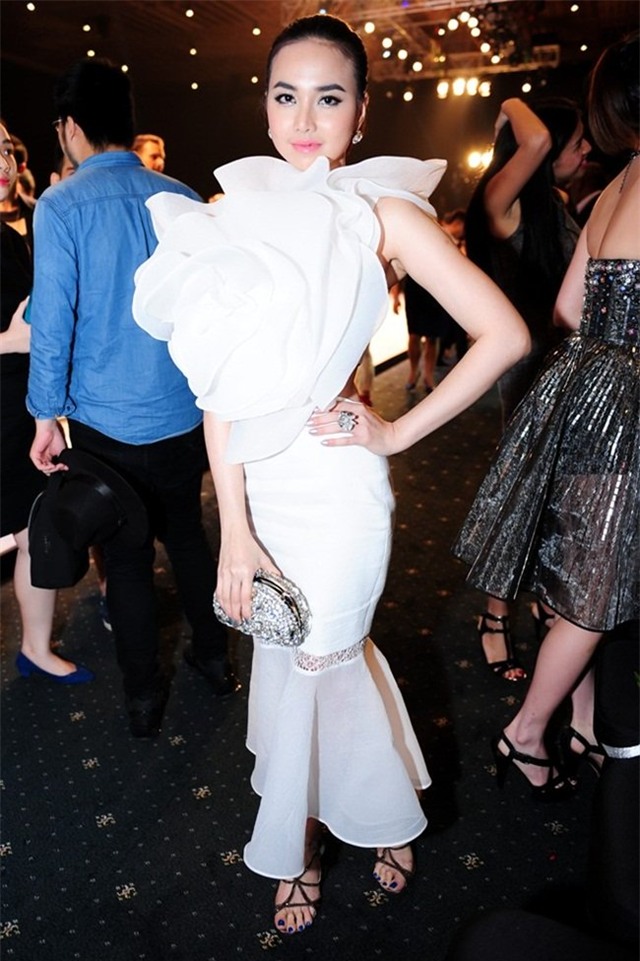 1001 vay ao goi cam "cop mac" dinh ngoc diep hinh anh 9