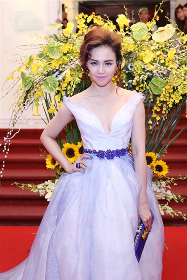 1001 vay ao goi cam "cop mac" dinh ngoc diep hinh anh 14