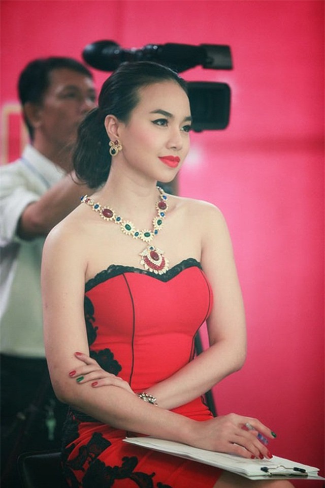 1001 vay ao goi cam "cop mac" dinh ngoc diep hinh anh 16