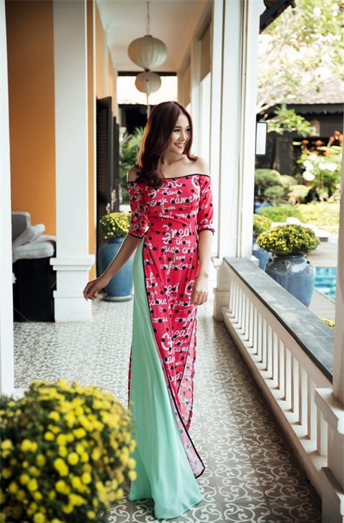 thanh hang tu tin khoe vai tran goi cam - 3