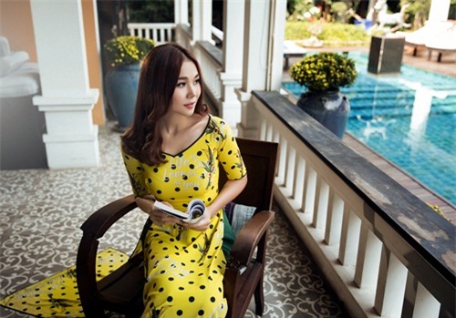 thanh hang tu tin khoe vai tran goi cam - 4