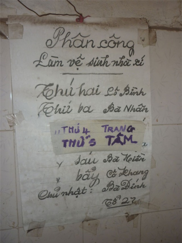 Cám cảnh xếp hàng chờ vệ sinh giữa Hà Nội - 9