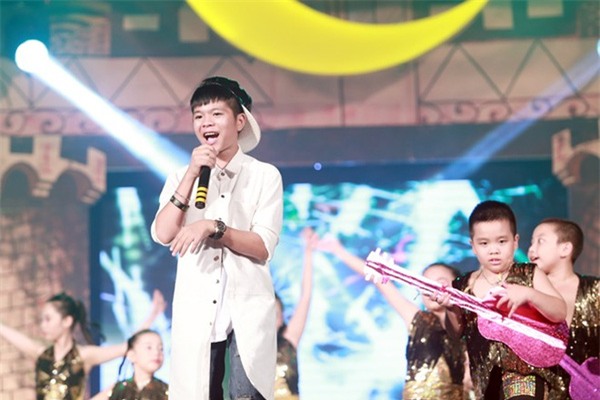 Chỉ sau 3 năm đăng quang The Voice Kid, Quang Anh đã lột xác đến bất ngờ! - Ảnh 10.