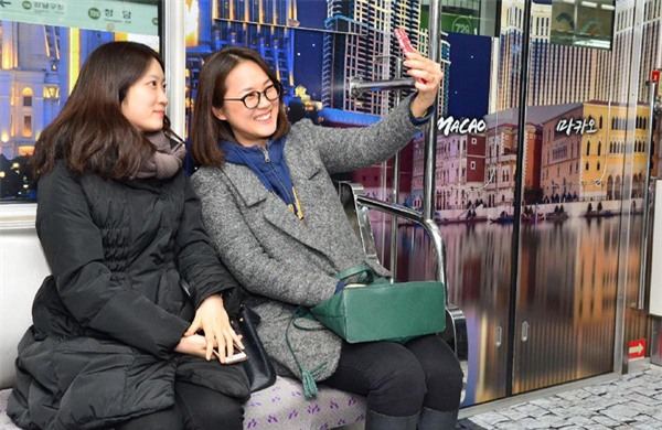 Những chuyến tàu điện có một không hai ở Seoul - Ảnh 7.