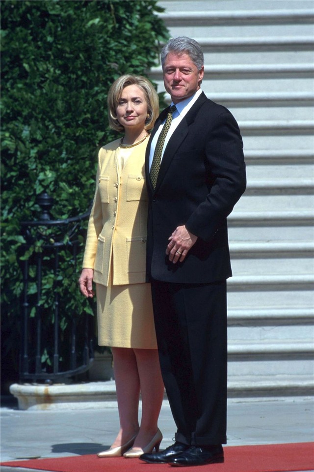 be boi tinh duc am anh donald trump va hillary clinton hinh anh 3