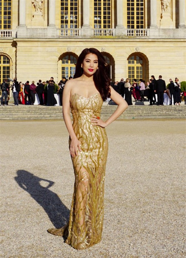 22 mau vay anh kim goi cam nhat cua my nhan viet hinh anh 16