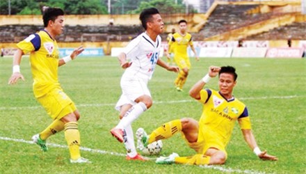 Quế Ngọc Hải, Trần Anh Khoa, V-League, SLNA, Ban kỷ luật VFF