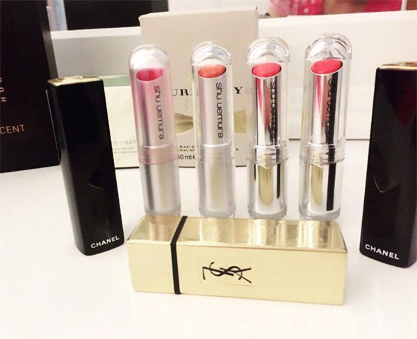 Ngày 8/3 chưa tới chị em đã rần rần khoe son xịn, nước hoa đắt tiền… tự mua