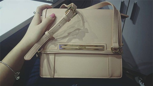 Ngày 8/3 chưa tới chị em đã rần rần khoe son xịn, nước hoa đắt tiền… tự mua