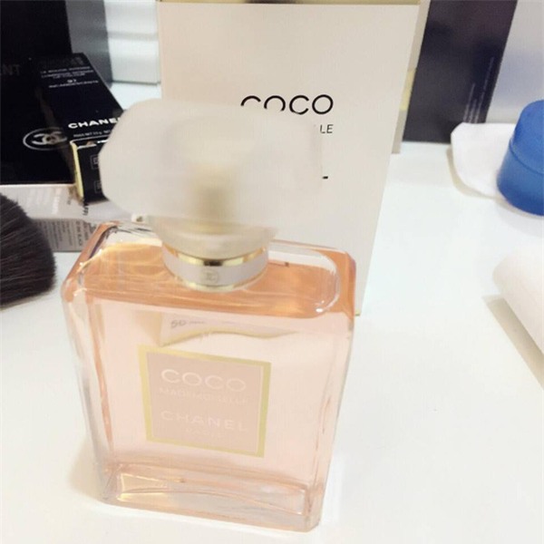 Ngày 8/3 chưa tới chị em đã rần rần khoe son xịn, nước hoa đắt tiền… tự mua