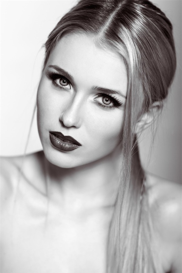 Bạn gái đẹp tựa thiên thần của Marco Reus là con gái chủ chứa - Ảnh 4.