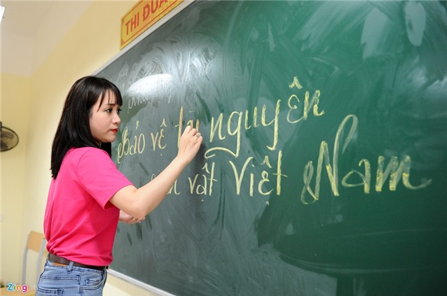 Ngày bận rộn của cô giáo 'dự báo thời tiết'