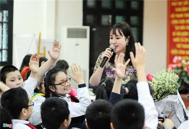 Ngày bận rộn của cô giáo 'dự báo thời tiết'