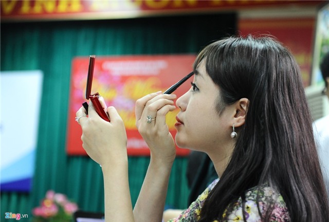 Ngày bận rộn của cô giáo 'dự báo thời tiết'