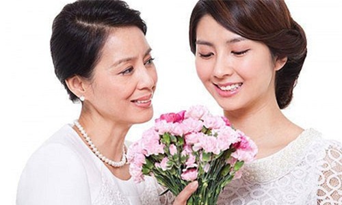 xuc dong duoc me chong tang qua ngay 8-3 - 1