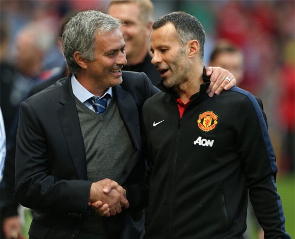 Nữ bác sĩ xinh đẹp Eva Carneiro có thể cản bước Mourinho tới Man Utd - Ảnh 4.