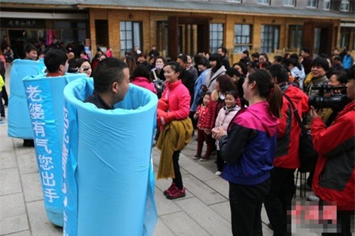 vo trut gian len chong bang nam dam ngay 8.3 hinh anh 3