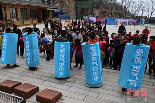 vo trut gian len chong bang nam dam ngay 8.3 hinh anh 6