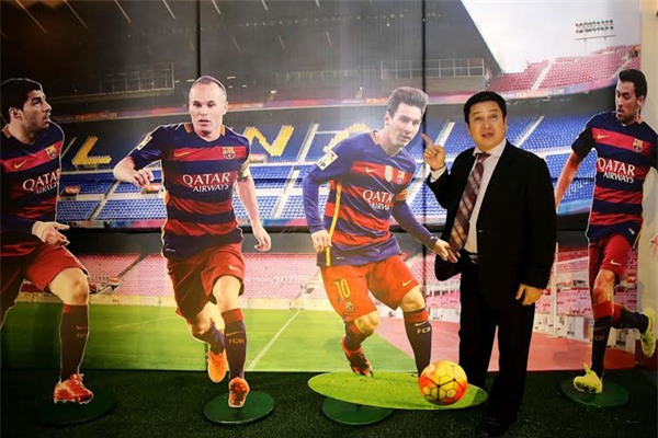 Chí Trung nhí nhảnh, đòi Messi “hứa” đến Việt Nam - Ảnh 2.