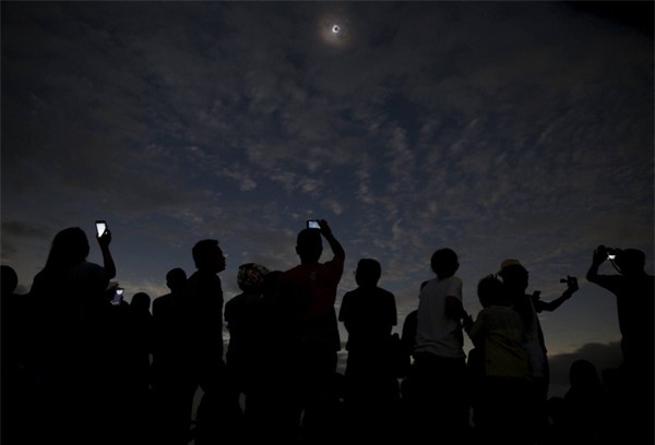 Chùm ảnh: Toàn cảnh nhật thực sáng nay tại Việt Nam và các nước Châu Á - Ảnh 17.