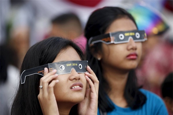 Chùm ảnh: Toàn cảnh nhật thực sáng nay tại Việt Nam và các nước Châu Á - Ảnh 18.