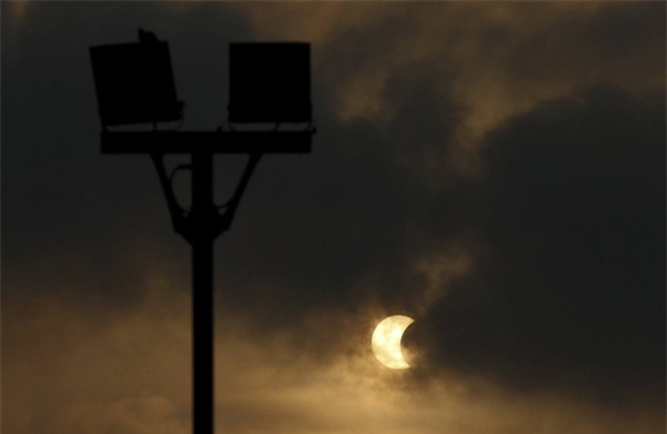 Chùm ảnh: Toàn cảnh nhật thực sáng nay tại Việt Nam và các nước Châu Á - Ảnh 25.