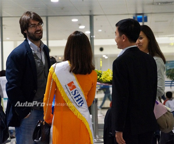 Bầu Hiển dùng Rolls-Royce Ghost mạ vàng để đưa đón đại diện Barca - Ảnh 3.