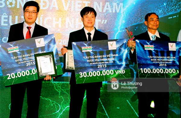 Bố Công Phượng thay con nhận giải thưởng 100 triệu đồng - Ảnh 7.