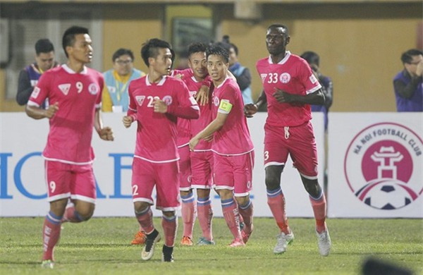 Những chuyện cười ra nước mắt chỉ có ở ao làng V.League - Ảnh 2.